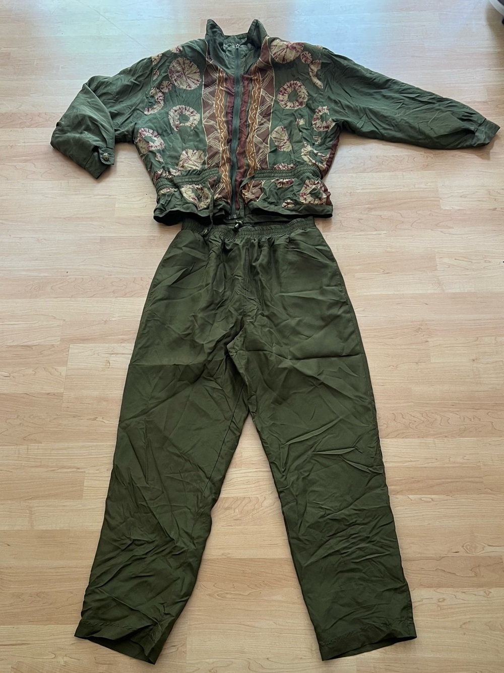 VINTAGE SILK TRACK SUIT SIZE L